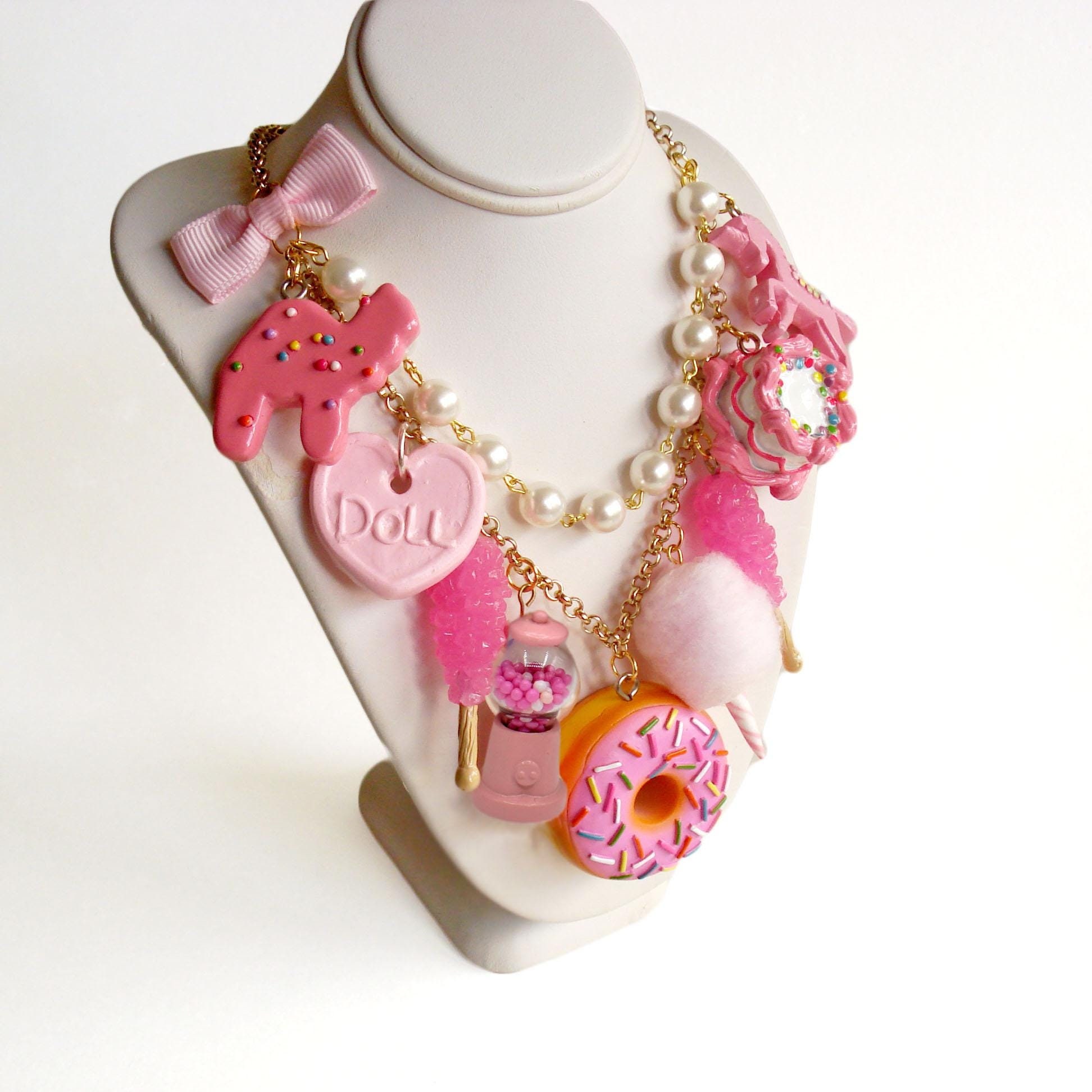 Süßer Charm Schmuck, Rosa Candy Kette, Pink Charm Statement Halskette, Pastell Goth, Handgemachtes Kawaii Geschenk für Freund, Fatal Feminin