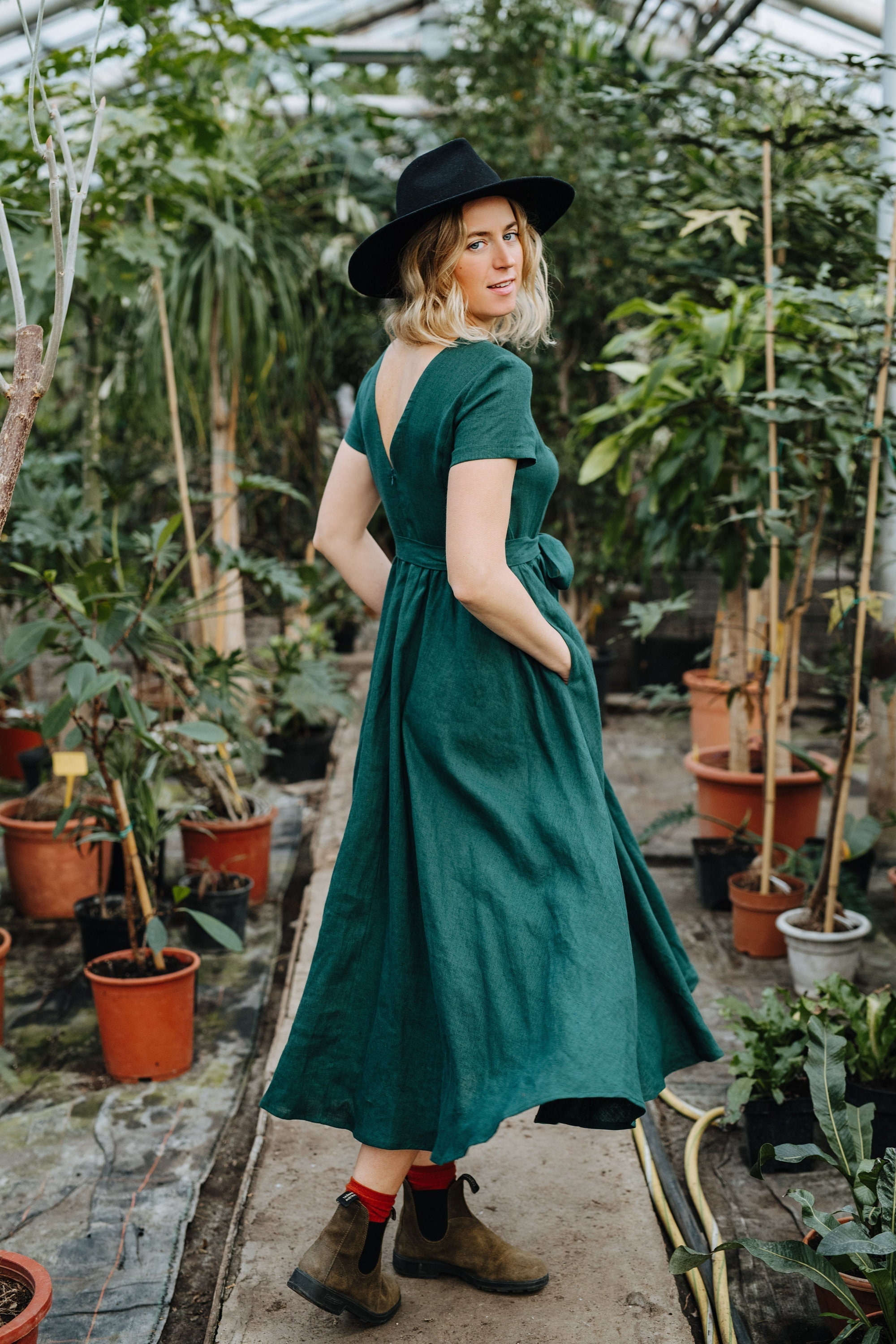 Kleid Helena - Grünes Leinen Kleid - V Rücken Leinen Kleid - Weiter Rock Leinen Kleid - Brautjungfern Kleid - Hochzeit Leinenkleid - Sommerkleid