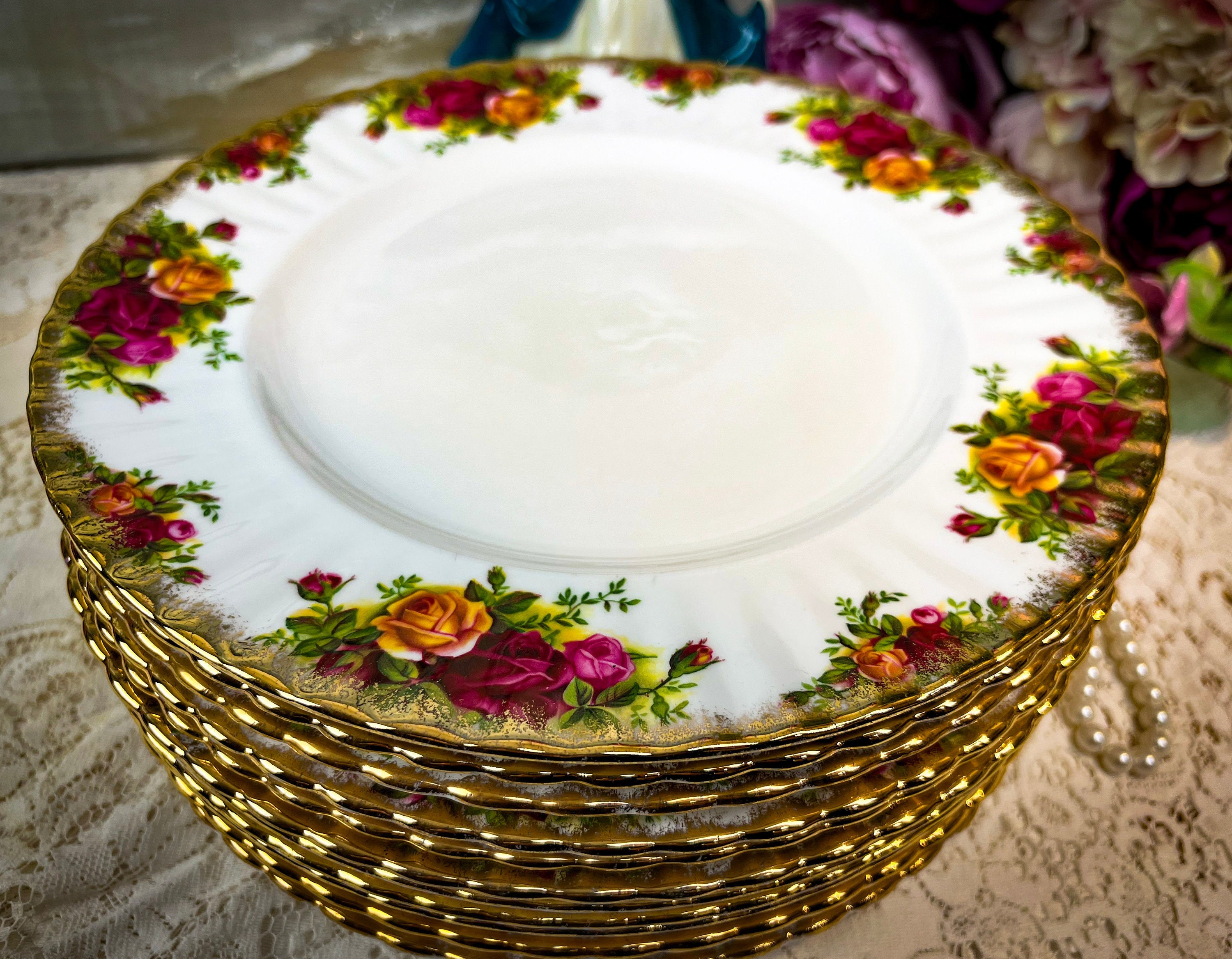 "Piatti piani da 27 cm (10,5\"), modello Old Country Roses del 1962 di Royal Albert, con marchio originale sul retro, in porcellana inglese vintage."