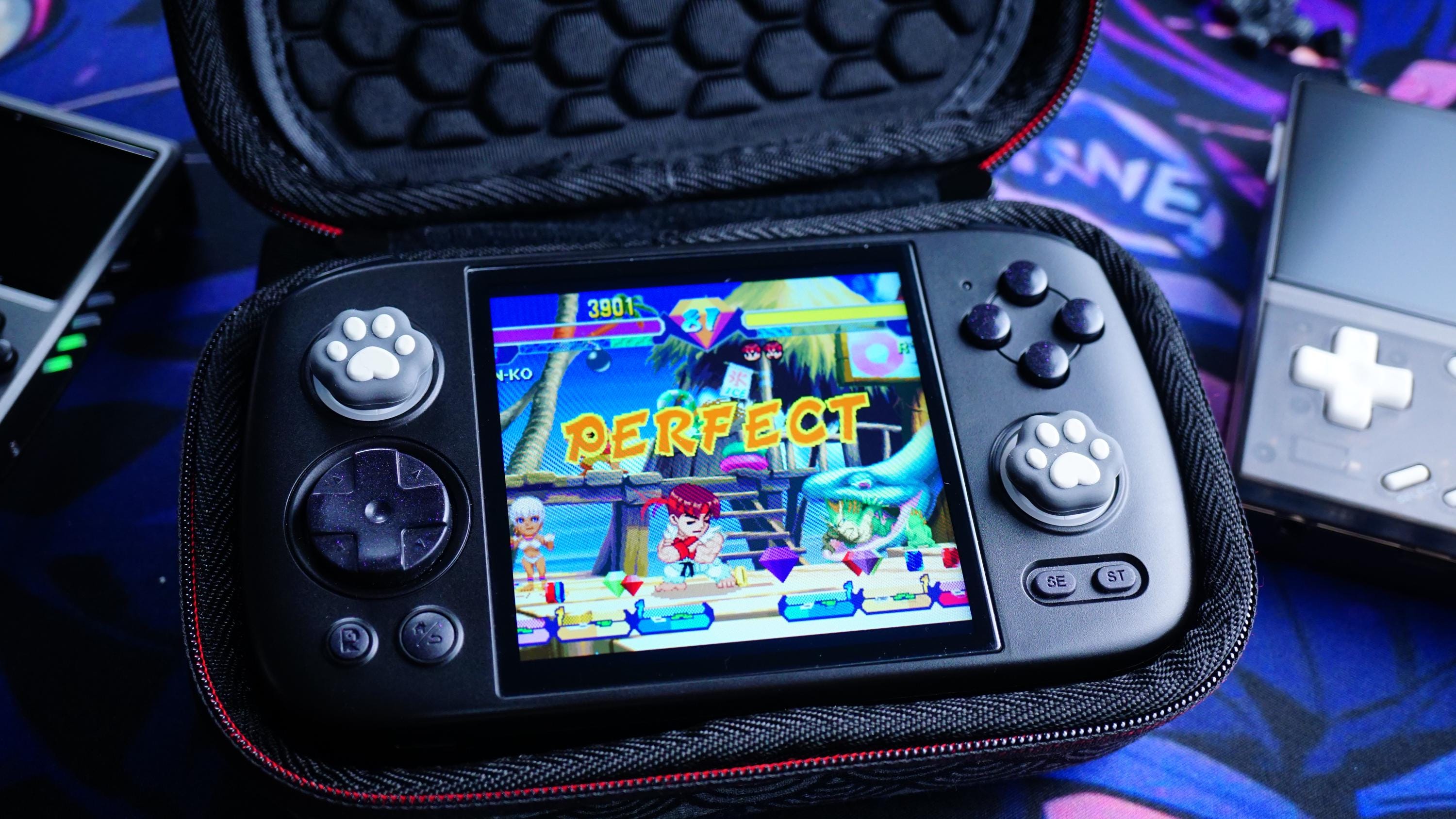 Custodia rigida in EVA con finitura personalizzata, carina ed elegante per Anbernic RG-CUBE e CubeXX (vestibilità perfetta)