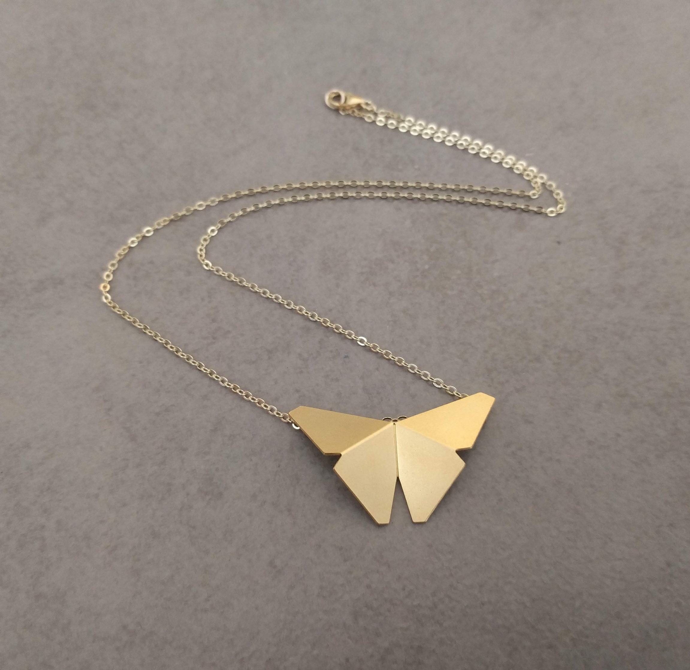 Collana a farfalla in oro, collana con ciondolo in oro, ciondolo a farfalla, collana origami, collana a farfalla, collana delicata, collana in oro