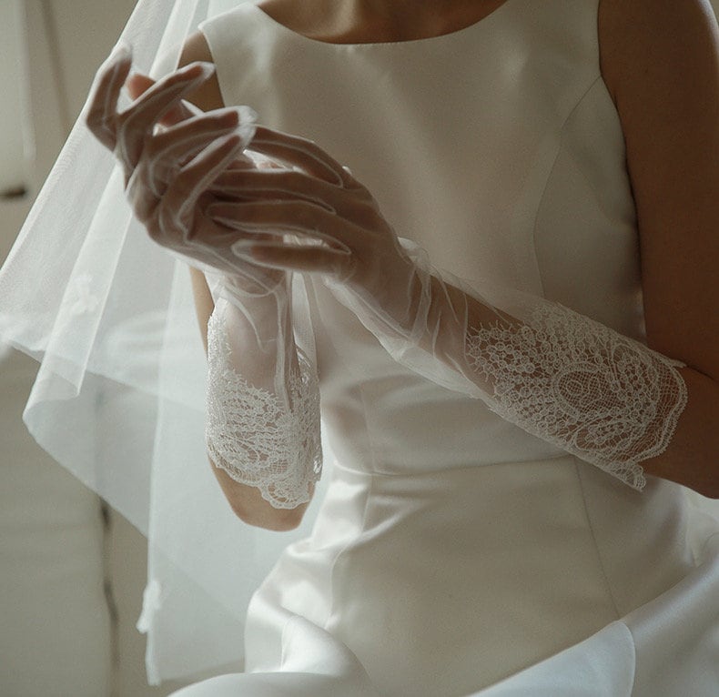 Guanti lunghi da sposa, guanti lunghi bianchi, guanti per abito da sposa, guanti lunghi in tulle, guanti di pizzo bianco, guanti per tea party, guanti