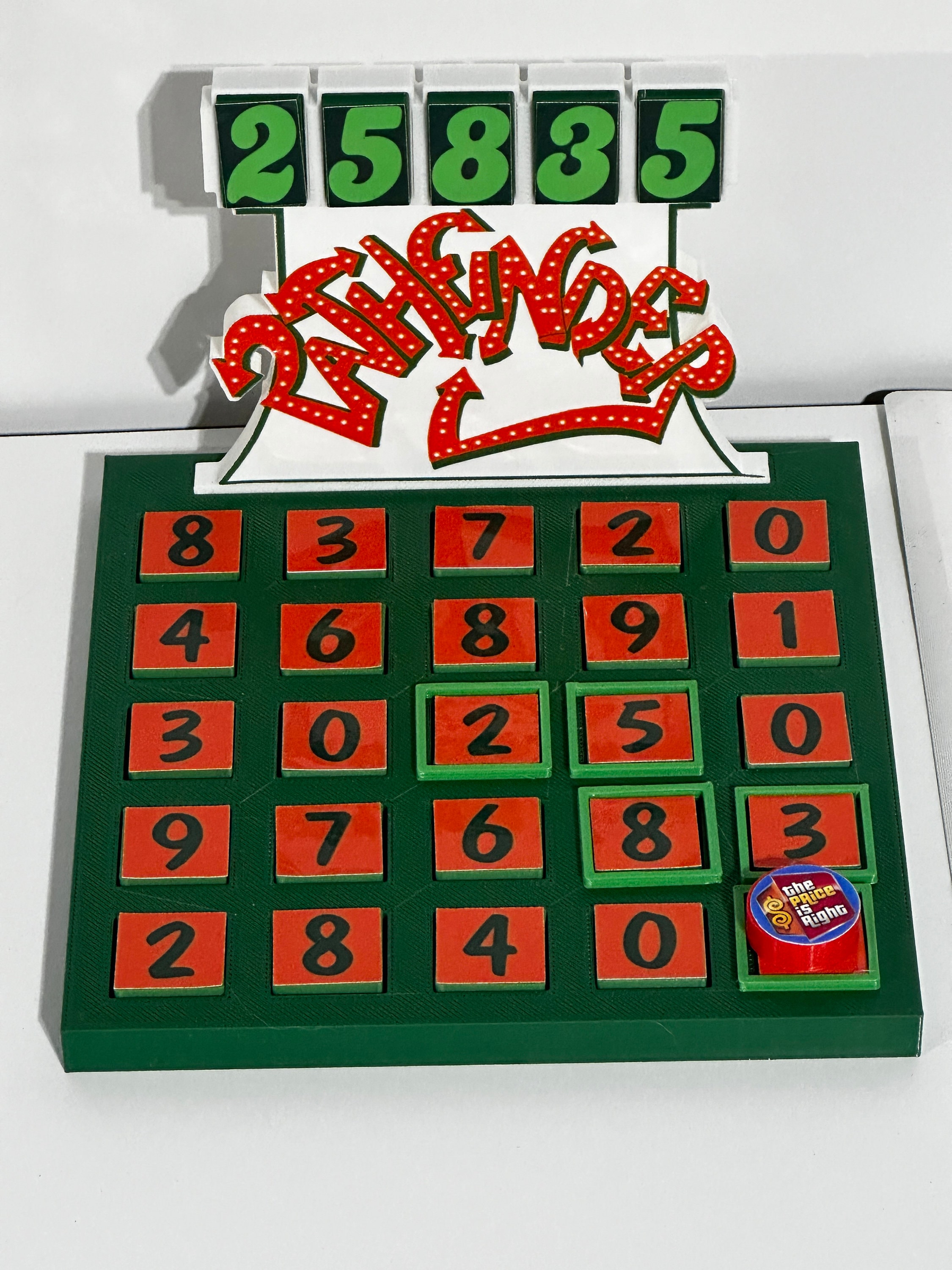 Il prezzo è giusto Gioco di determinazione dei prezzi PATHFINDER - 6 pollici di larghezza x 6 pollici di lunghezza x 4 pollici di altezza www.facebook