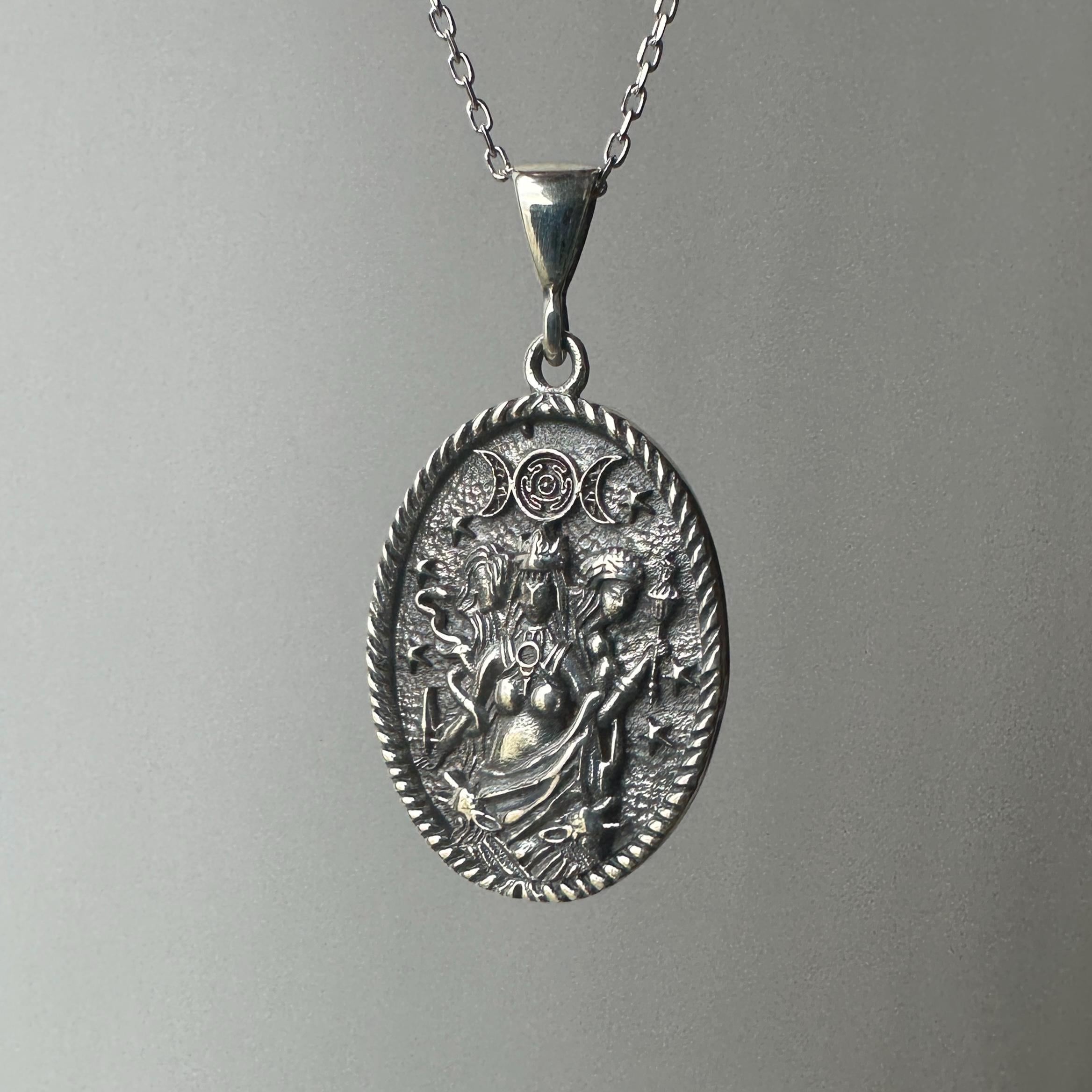 Medaglione della dea Ecate, collana della dea della tripla luna in argento sterling 925