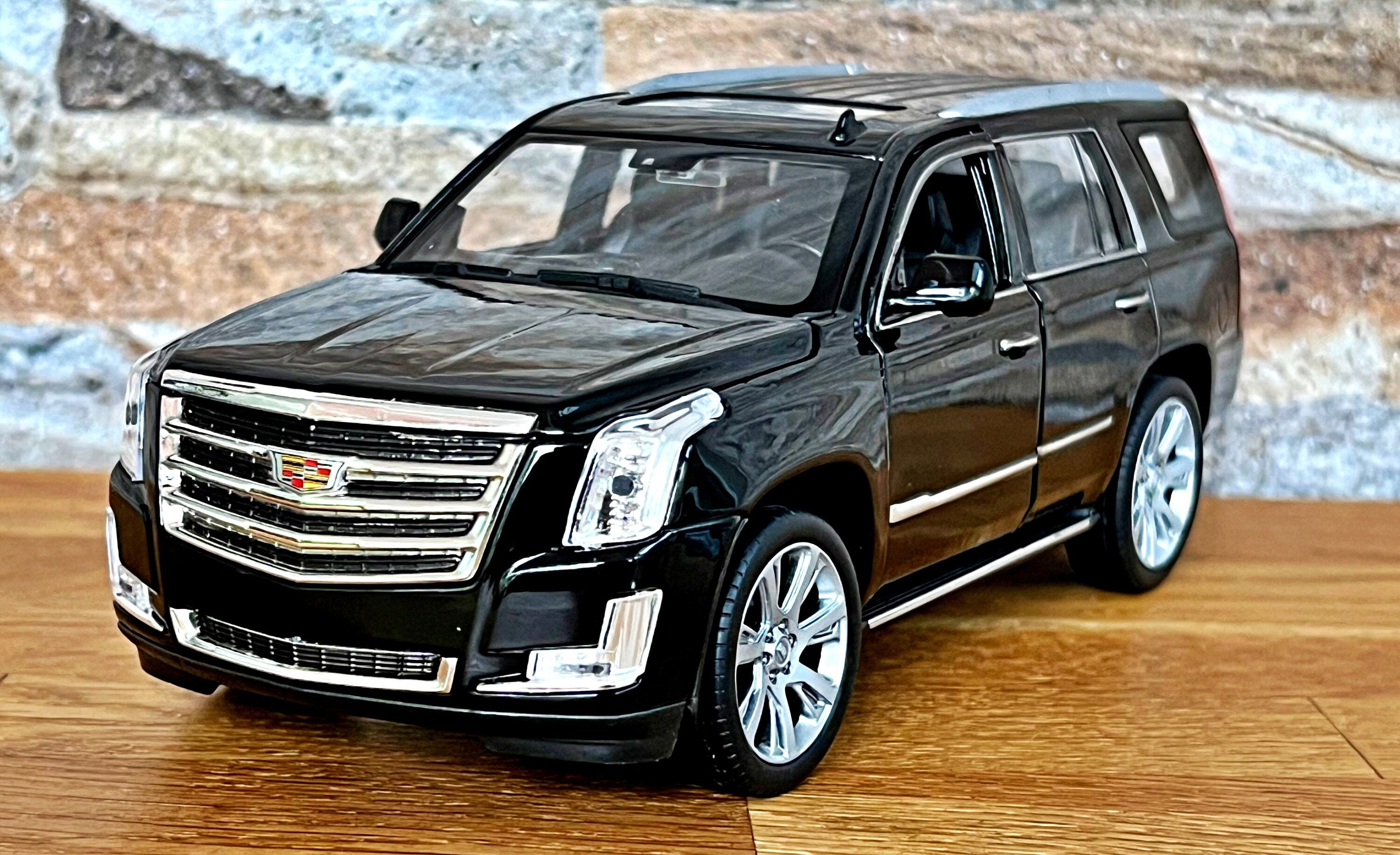 Cadillac Escalade 2017 / Modello auto / Auto pressofusa in scala 1/24 / Modellino auto in scala 1/24 / Modello auto / Auto pressofusa / Auto da collez