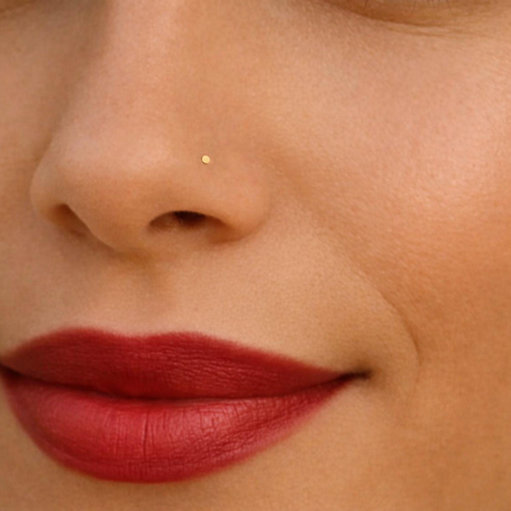 Piccolo piercing al naso, piccolo piercing al naso in oro, piccolo piercing al naso, piccolo piercing al naso, piccolo piercing al naso, piccolo pierc