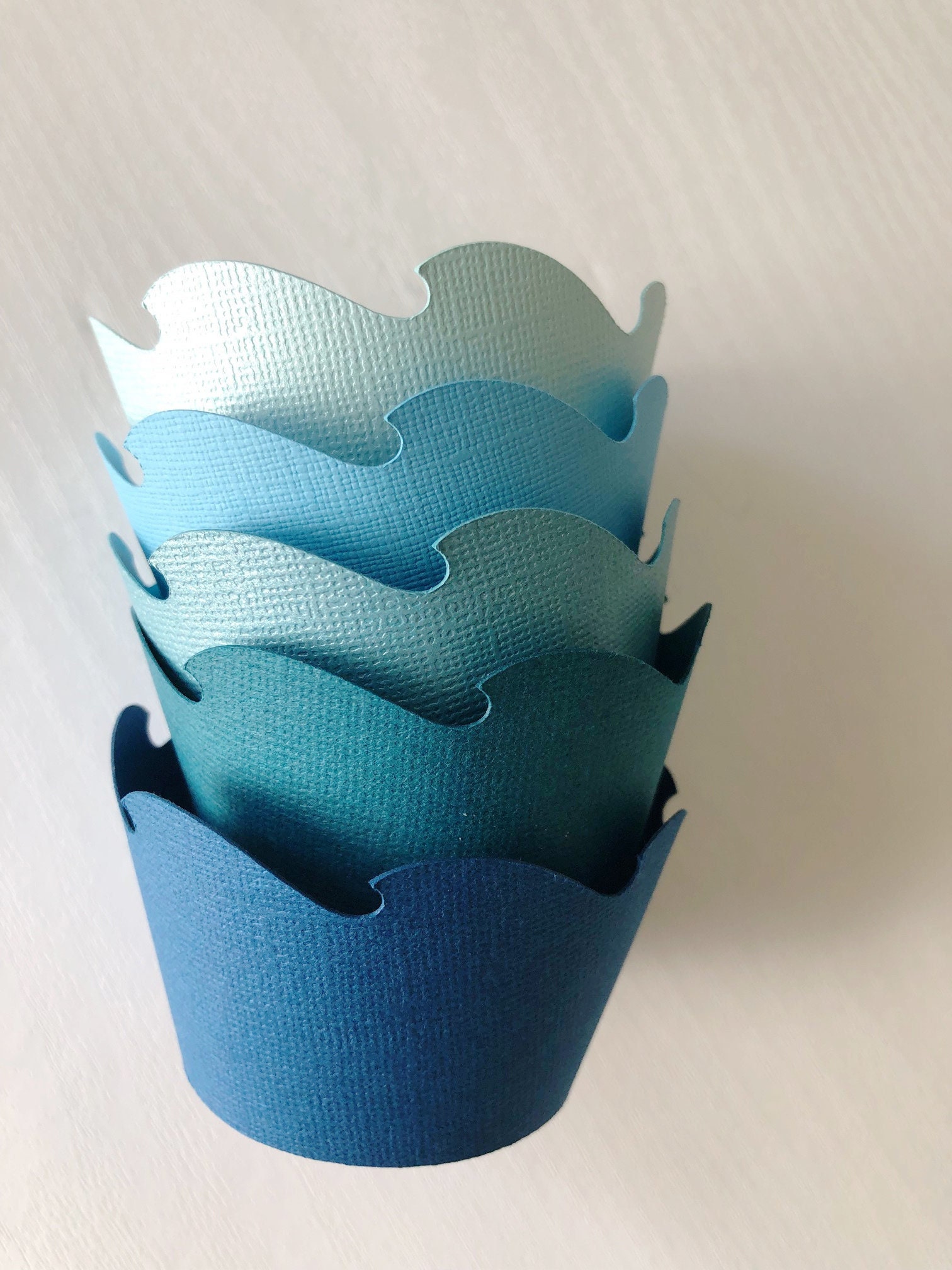 Involucri per cupcake a forma di onda - Involucri per cupcake per compleanno di Baby Shark - Festa della sirena - Baby shower nautico - Tema oceano -
