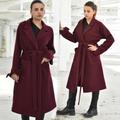 Cappotto classico in lana bordeaux, cappotto con bavero minimalista autunno inverno, cappotto elegante in lana, cappotto rosso vino, cappotto midi con