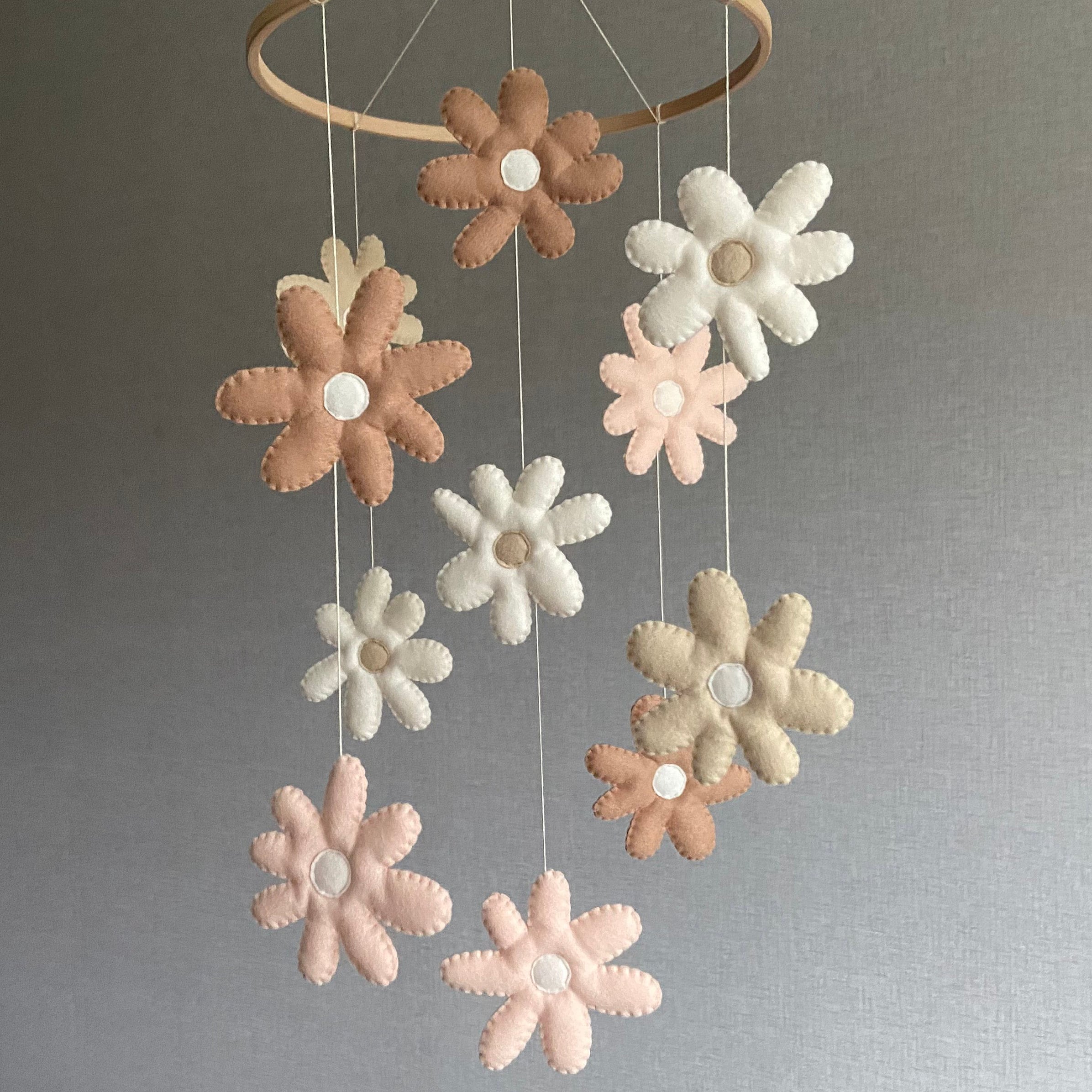Giostrina per neonati, Giostrina neutra per neonati, Giostrina con margherite, Giostrina neutra per neonati, Giostrina con fiori, Giostrina per culla,