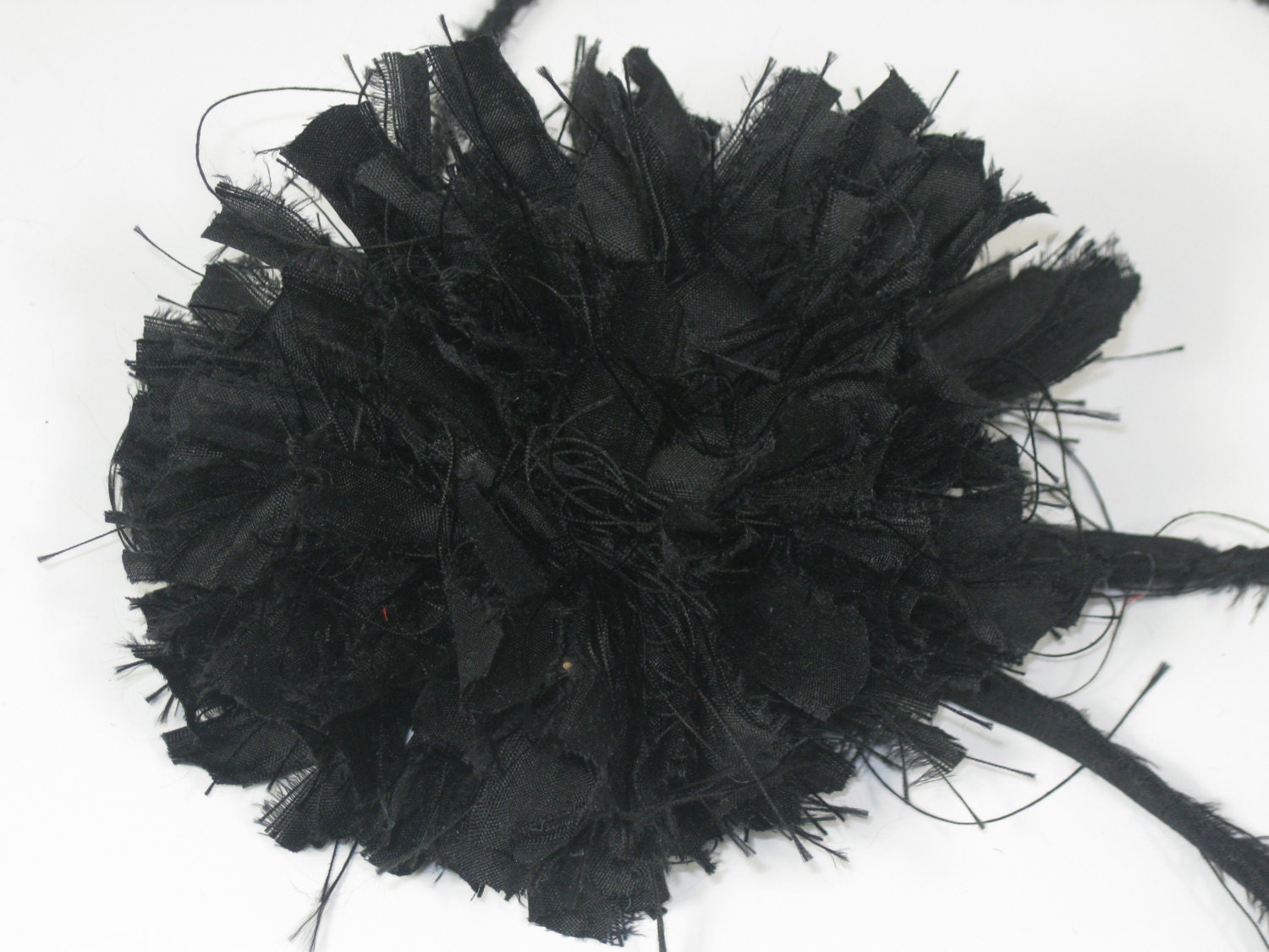 Spilla con fiore di seta nera Spilla con fiore di seta Spilla con retro Spille nere Spille da donna Spilla con fiori di seta Spilla con fiore di seta