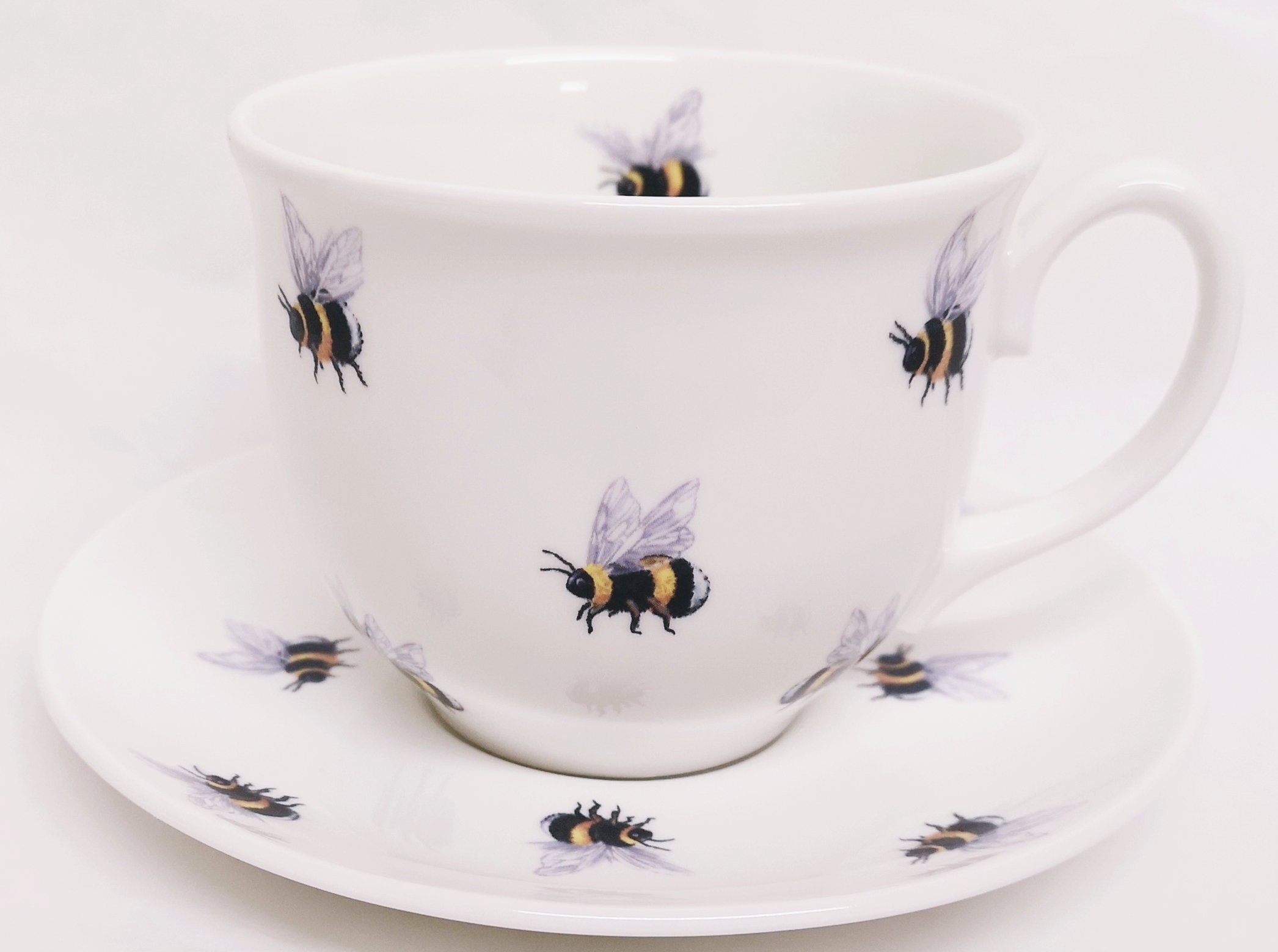 Tazza e piattino con api, set da colazione in porcellana Grafton, grande, jumbo, in fine bone china, 440 ml. Set con ape, prodotto nel Regno Unito.