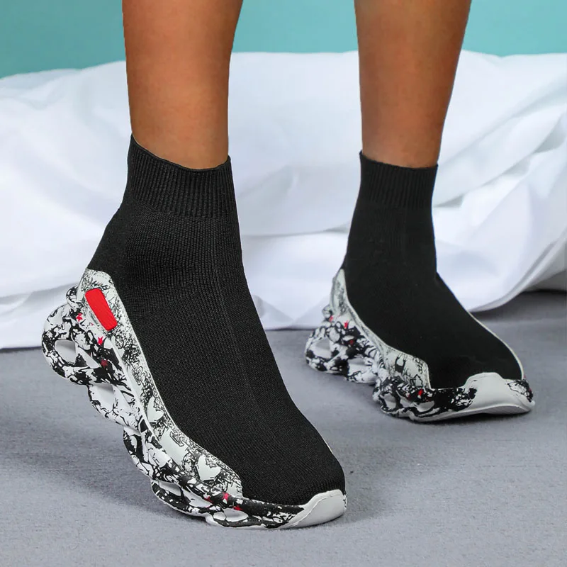 Unisex Slip-on Casual Schuhe Frauen Turnschuhe Stretch Gestrickte Stoffe Socken Schuhe Mode Durchbrochene Kissen Dicke Sohle Wanderschuhe