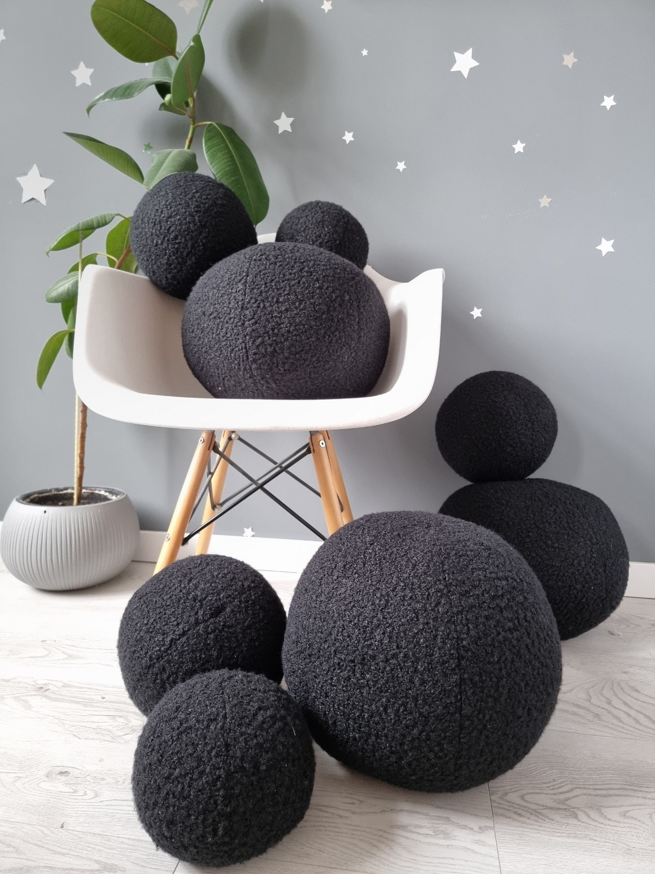 Cuscino decorativo nero Boucle, cuscino rotondo, regalo di inaugurazione della casa prima casa, regalo per la nuova casa, cuscino a sfera, cuscini del