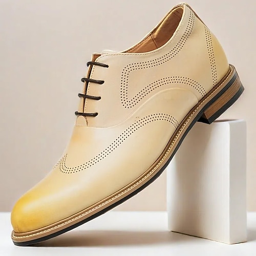 Beige Brogue-Schnürschuhe aus hochwertigem Rindsleder für Herren mit perforierten Details, formeller Stil für Hochzeiten und geschäftliche Veranstaltungen Image