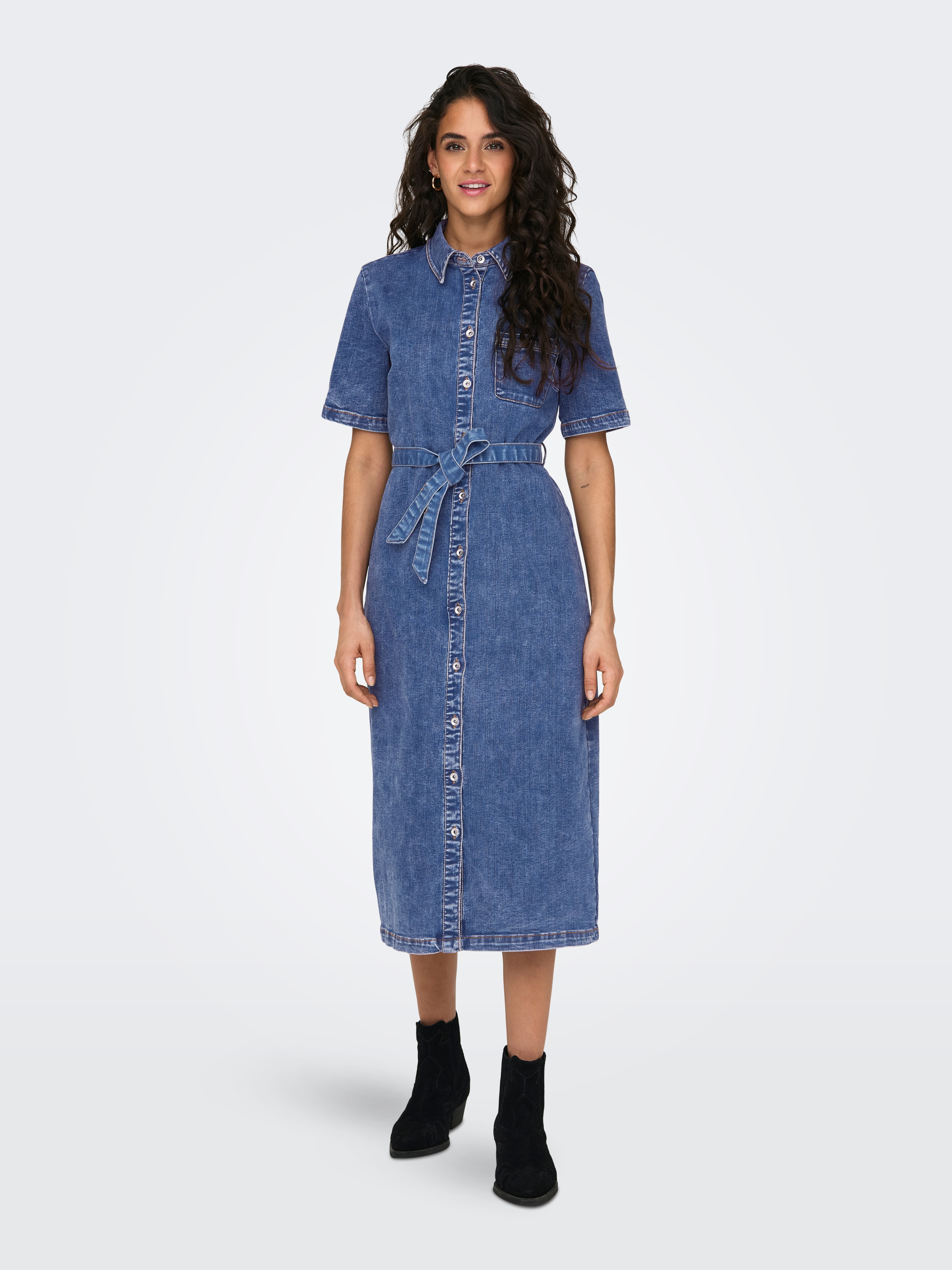 Jeanskleid ONLY "ONLLANA SS LONG DRESS DNM REA258 NOOS", Damen, Gr. M, N-Gr, blau (medium blau denim), Denim/Jeans, Obermaterial: 91% Baumwolle, 7% Polyester, 2% Elasthan, unifarben, regular fit wadenlang, V-Ausschnitt, Kleider Image