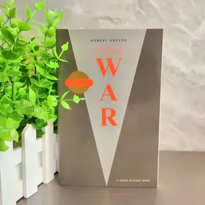 Die prägnanten 33, Kriegsstrategien. Das englische Buch von Machiavellian Robert Greene Image