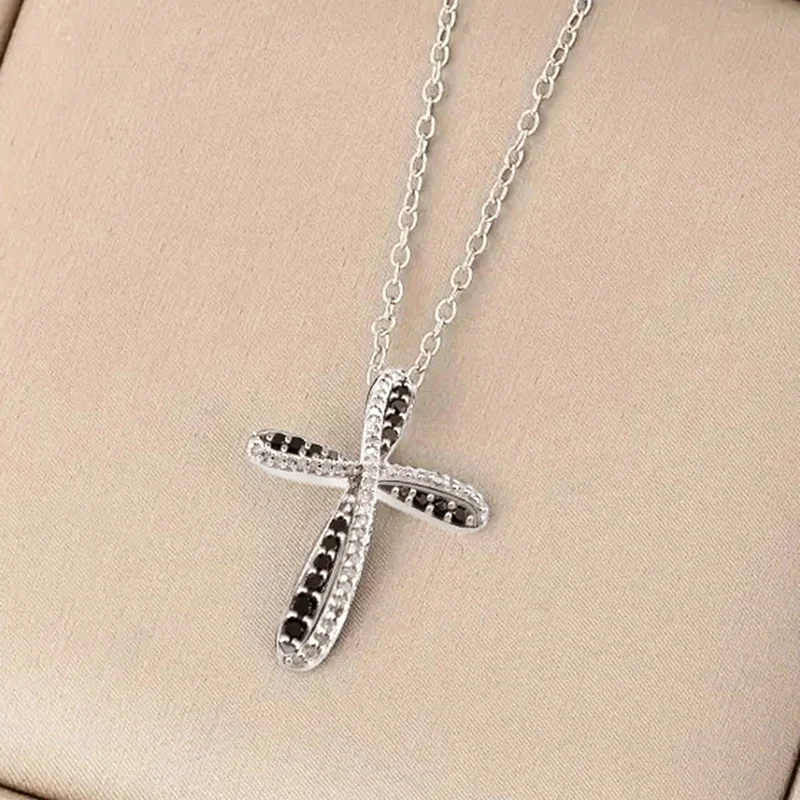 Huitan Hip Hop Kreuz Anhänger Halskette für Frauen Schwarz/Weiß Zirkonia Charme Aussage Mädchen Hals Schmuck Drop Shipping