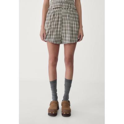Stradivarius Check balloon shorts Khaki M