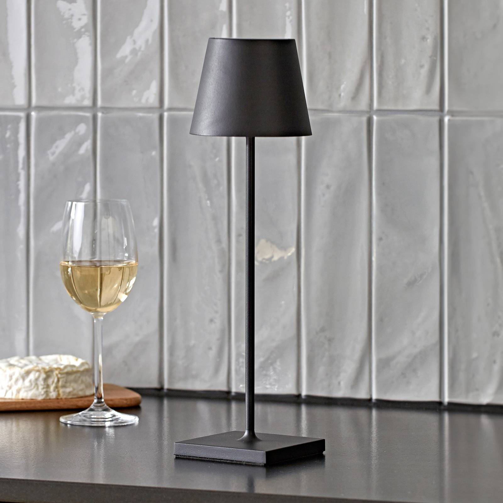 Sigor LED-Akkutischlampe Nuindie, USB-C, schwarz, IP54, dimmbar, schwarz, für Wohn- / Esszimmer, Aluminium, Modern