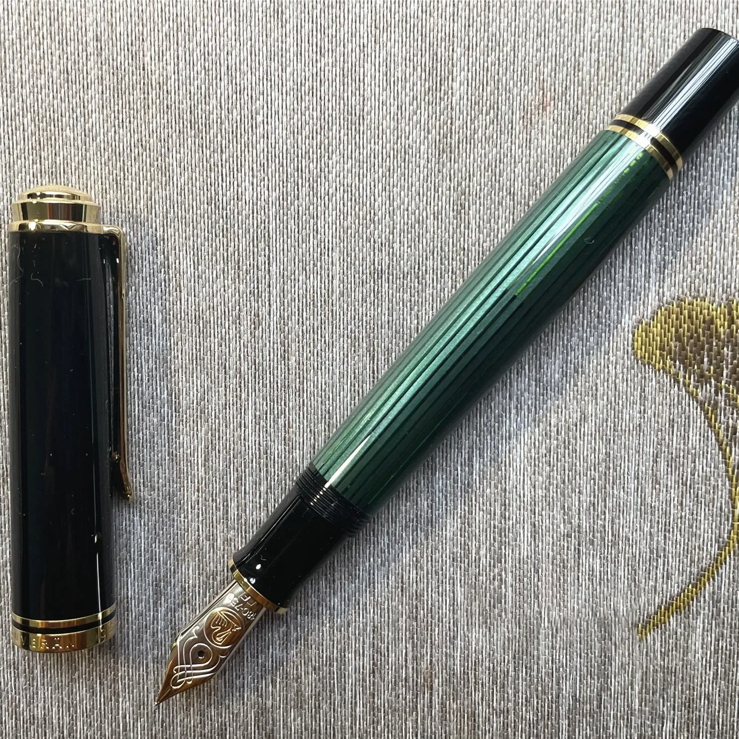 Original Pelikan M800/M805 Füllfederhalter mit 18 Karat Goldfeder und Kolben, schwarz-grüner Streifen, blauer Streifen, Kaiser-Serie, Geschäftsgeschenk Image
