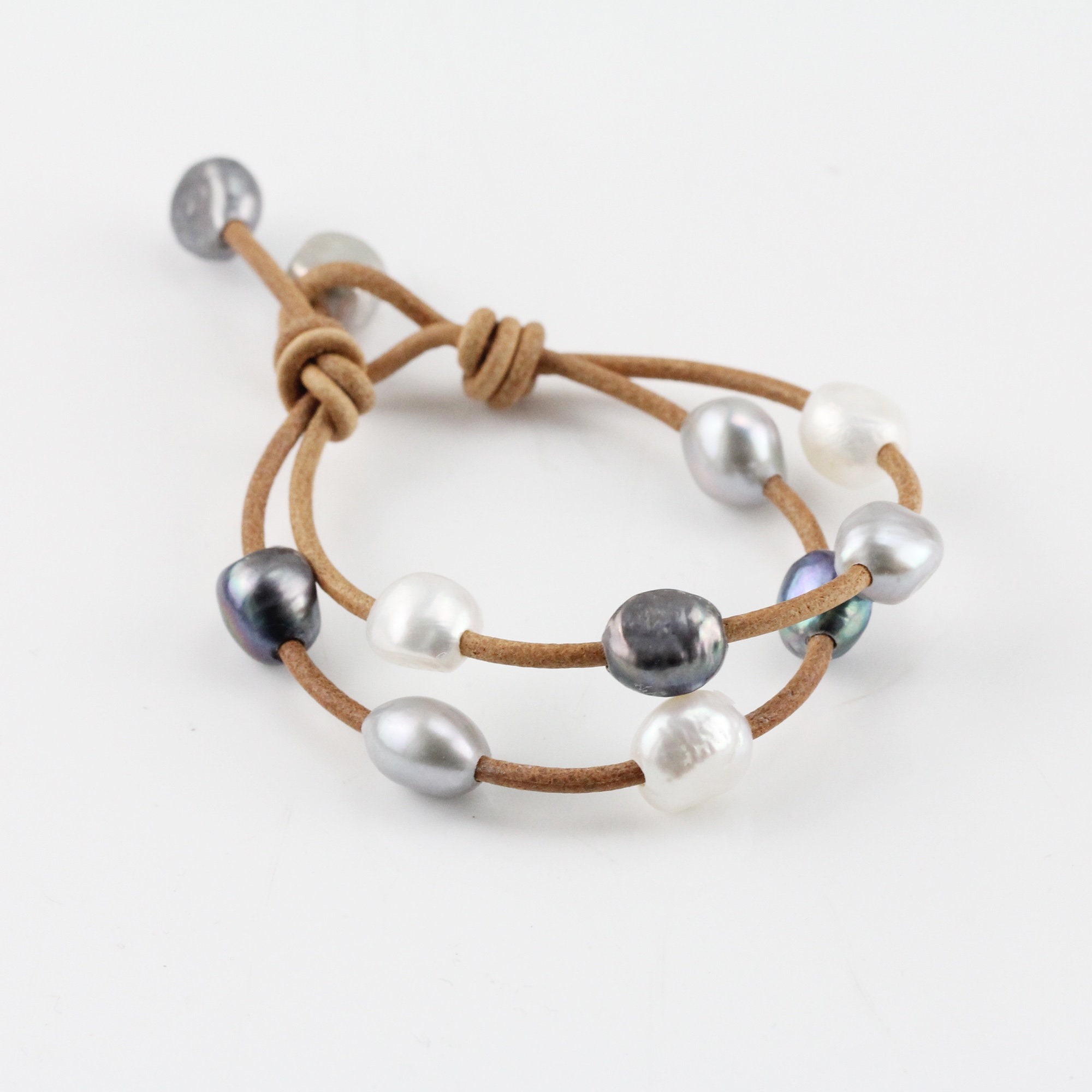 Bracciale in pelle con perle barocche di vari colori, bracciale in pelle, bracciale in pelle con perle, bracciale in perle a due fili, bracciale in pe