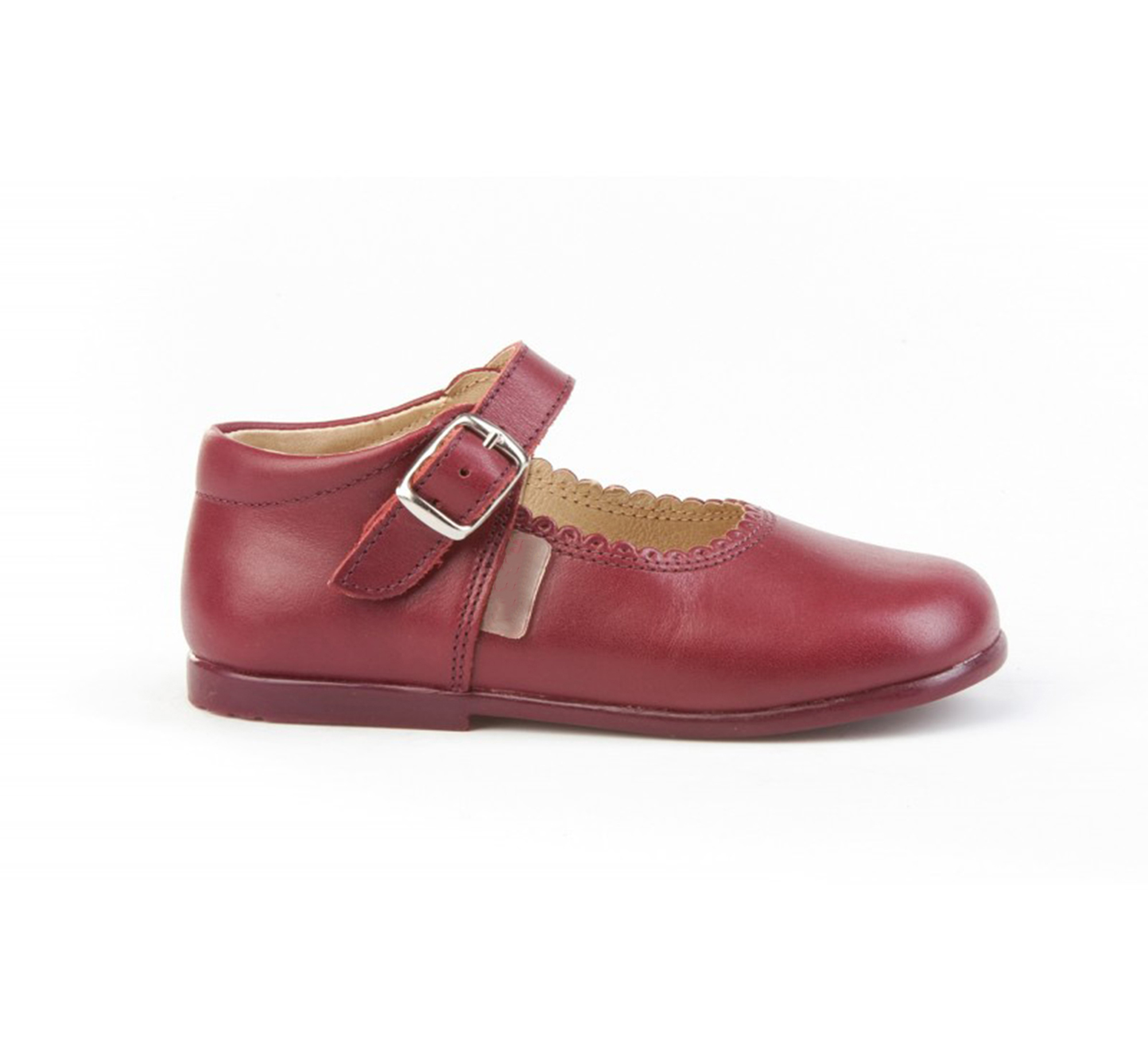 Schuh vom Typ Merceditas aus Leder EU 19