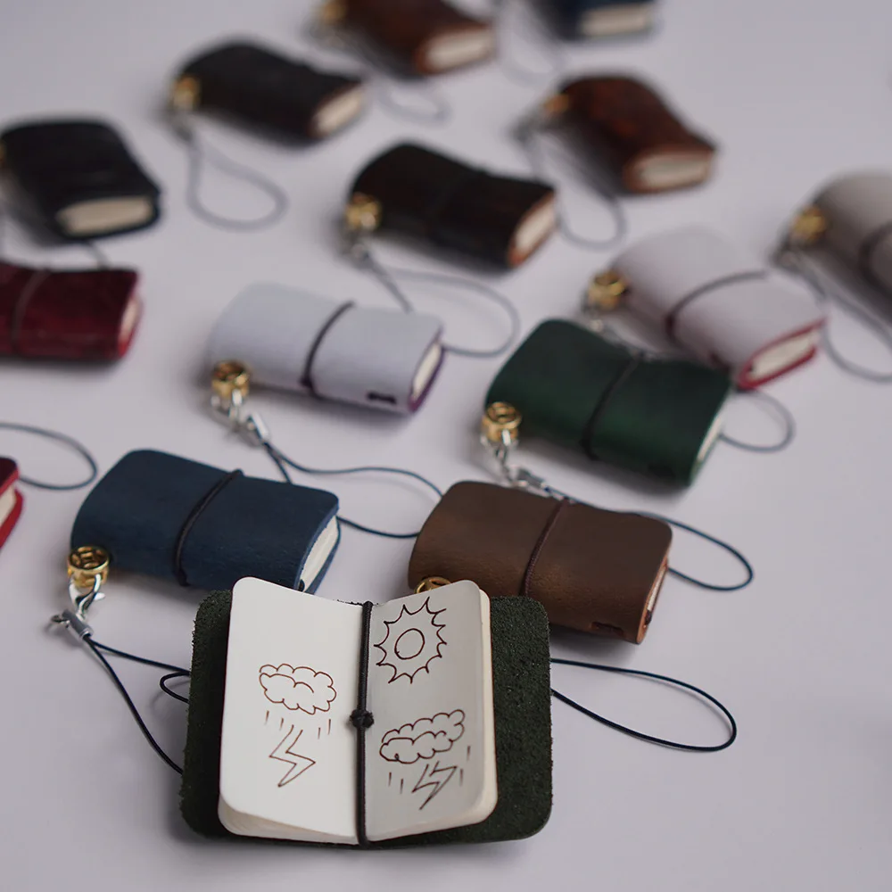 Ultra Mini kreatives Rindsleder-Notizbuch, handgefertigtes Accessoire, Mini-Notizbuch zum Aufhängen im Taschenformat Image