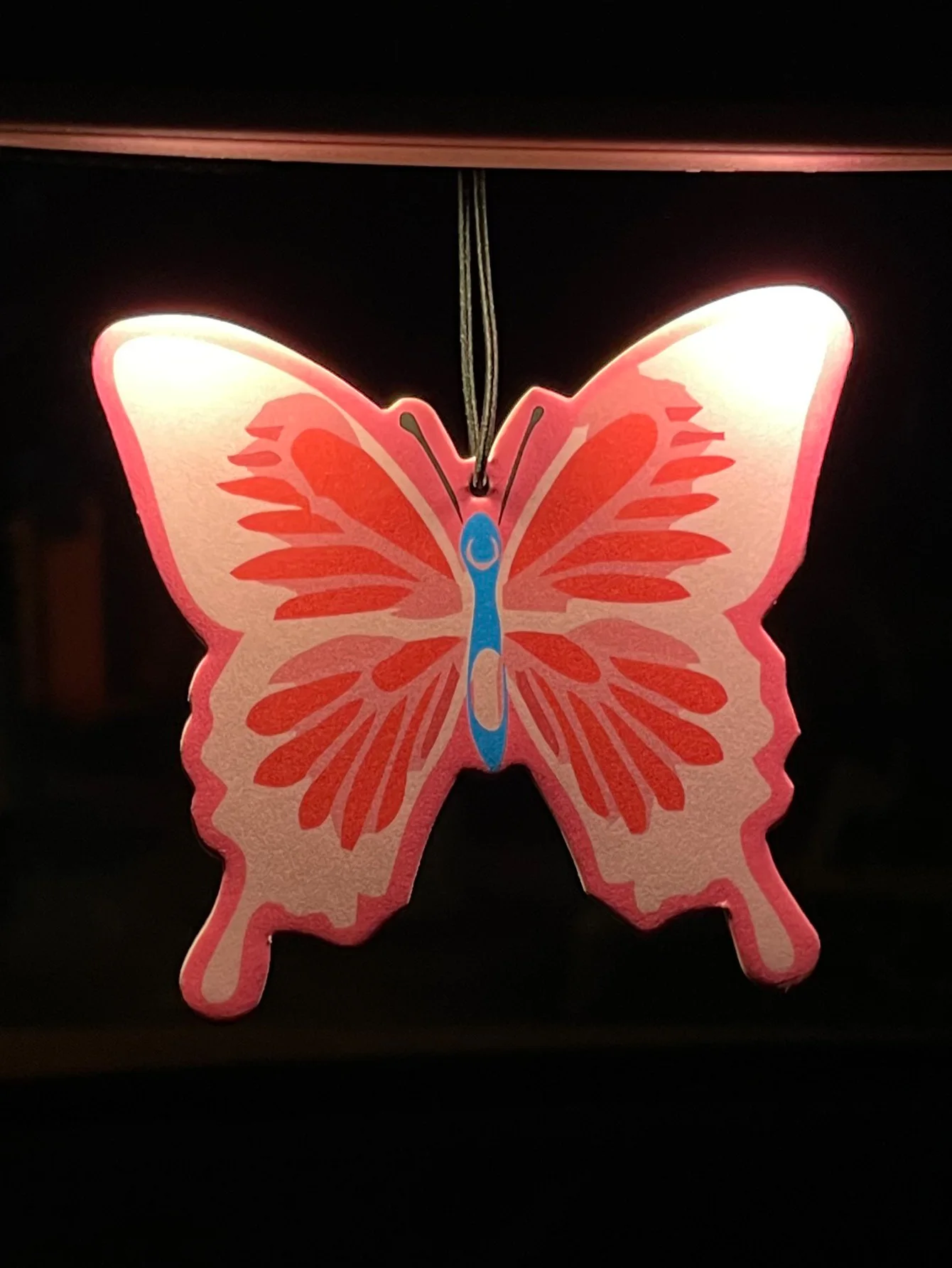 Auto Aroma therapie Parfüm Lufter frischer japanische Cartoon Anime Rückspiegel Duft Anhänger Toilette Home Air Vent Schmetterling Image