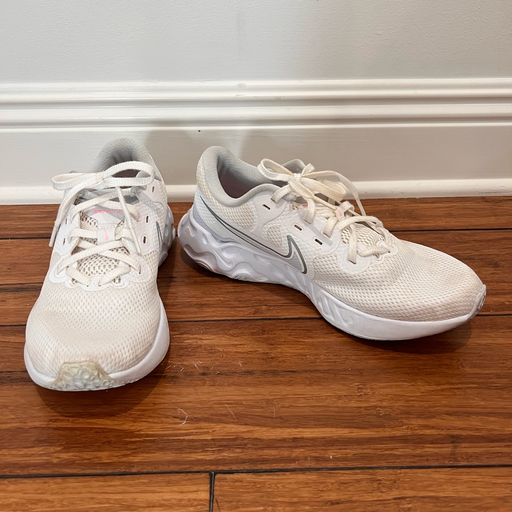 Nike Shoes | White Nike Tennis Shoes Size 9 | Color: White | Size: 9