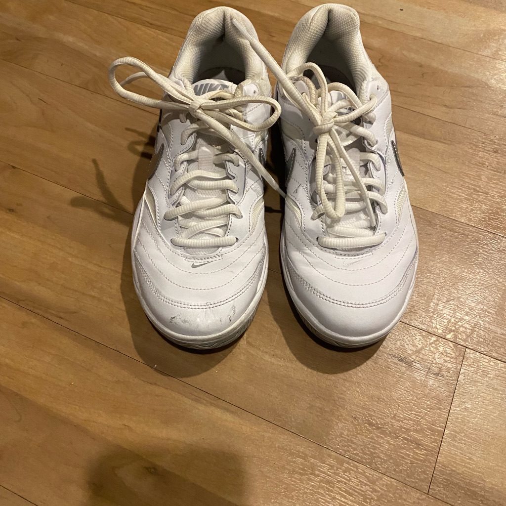 Nike Shoes | Women’s White Nike Tennis Shoes Size 7 | Color: White | Size: 7