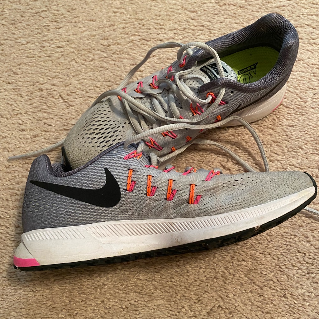 Nike Shoes | Women’s Nike Tennis Shoes | Color: Gray/White | Size: 6