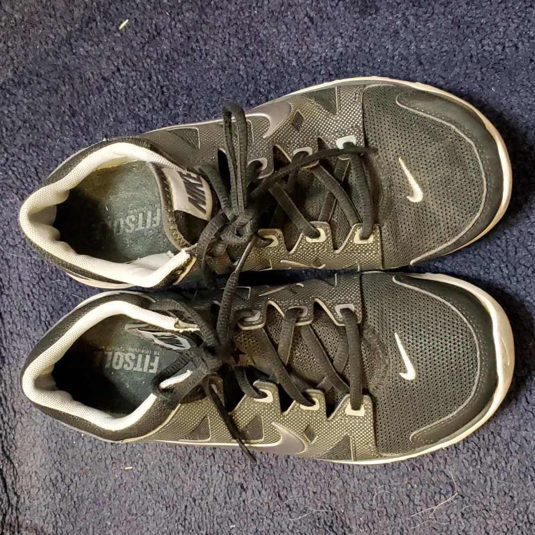 Nike Shoes | Women's Nike Tennis Shoes | Color: Black/Silver | Size: 7