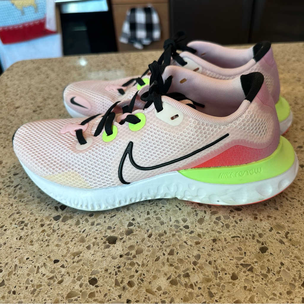 Nike Shoes | Women’s Nike Tennis Shoes | Color: Pink | Size: 8
