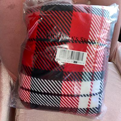 Pink Victoria's Secret Bedding | Victoria’s Secret Pink Plaid Cozy Sherpa Comforter Throw Blanket New In Bag | Color: Black/Red | Size: 50 X 60