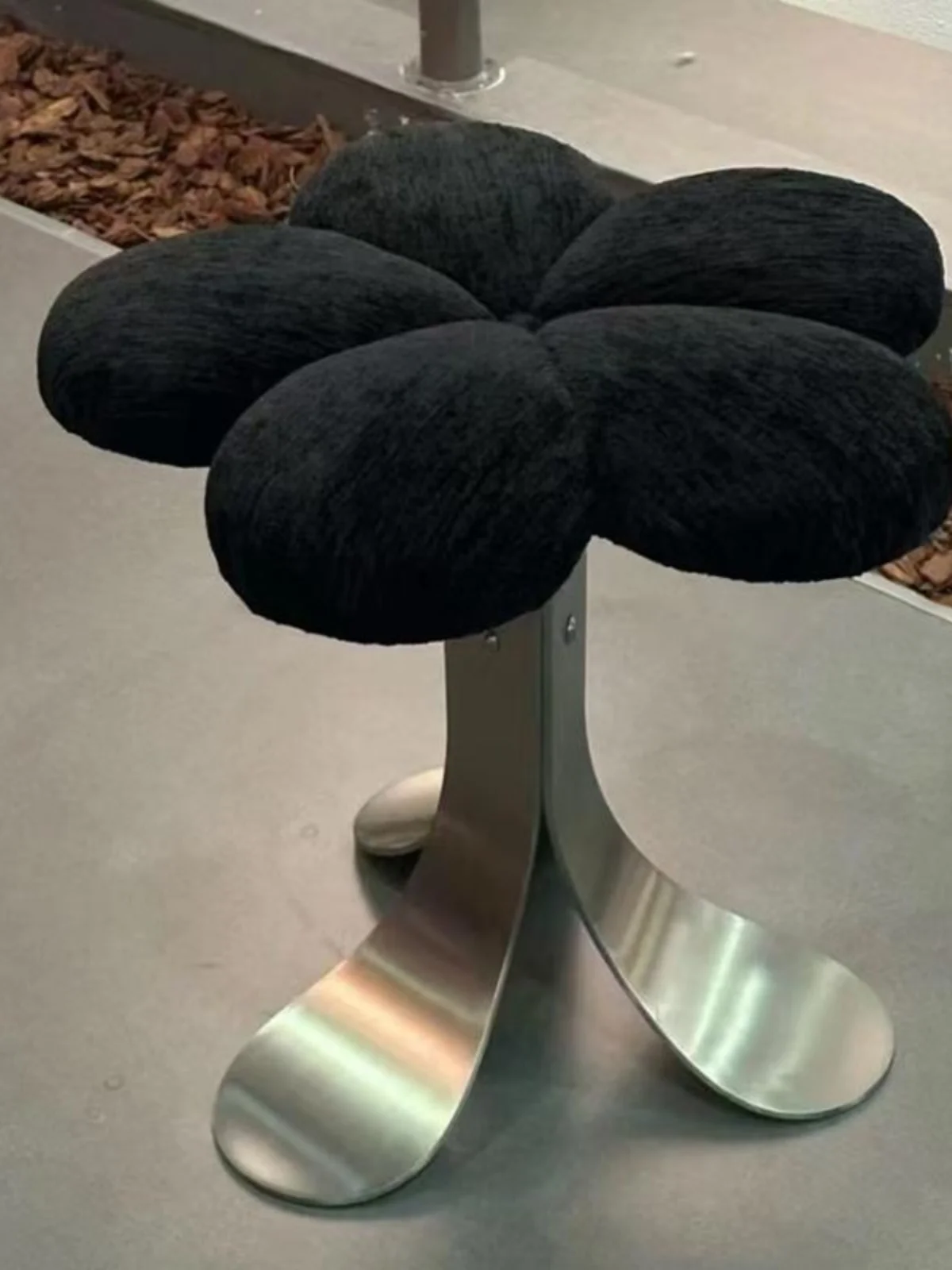 MOMO Luxus Premium Edelstahl Make-up Hocker Hauptschlafzimmer Schminkstuhl Einfacher Designer Kommodenhocker für Schlafzimmer Licht