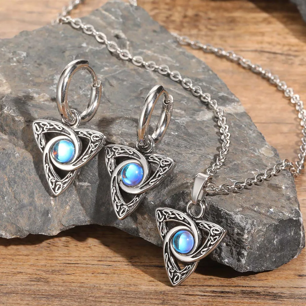 Vnox Vintage-Halsketten mit keltischem Knoten-Anhänger und Mondstein-Intarsien für Männer und Frauen, Hexenknoten-Kragen-Schmuck mit Box-Kette Image