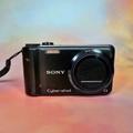 Fotocamera digitale Sony Cybershot DSC-H55 Y2K nera, scatola originale con scheda SD, lettore di schede SD USB C, caricabatterie