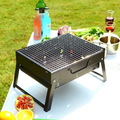 Tragbarer Grill BBQ Holzkohlegrill Mini Schwarzer Grill Edelstahl Werkzeugsatz Kochen im Freien Camping Picknick Strand Camping Grill