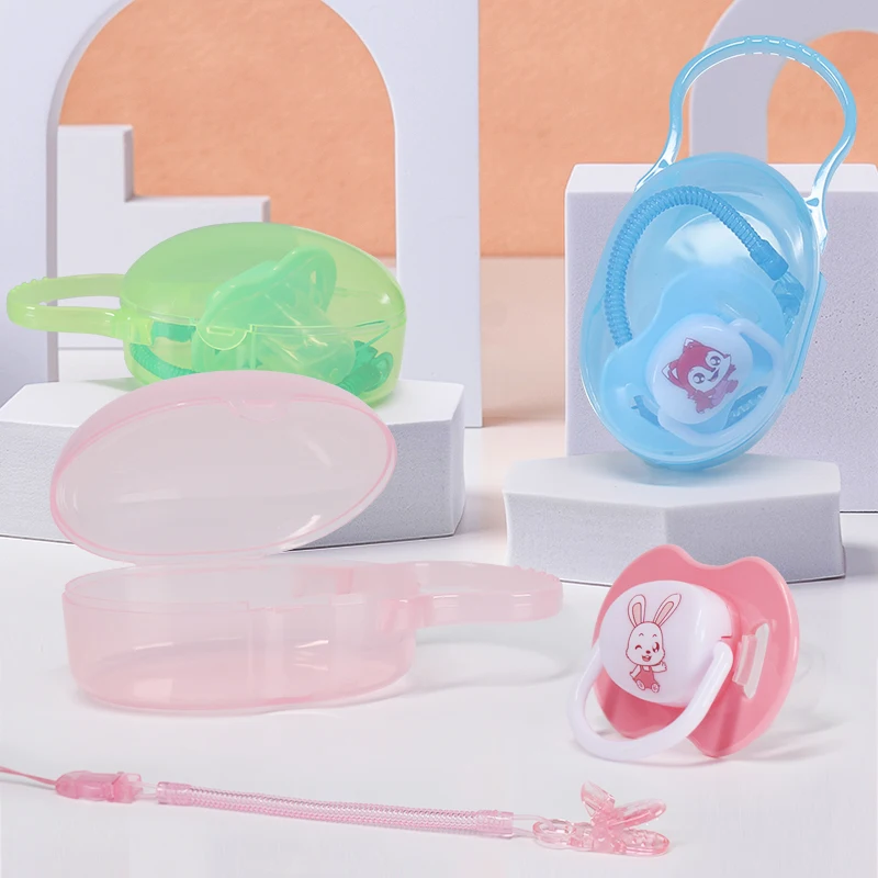 3-teiliges Baby-Schnuller-Set, niedliches, zufälliges Cartoon-Muster mit Federkette und transparenter Aufbewahrungsbox, BPA-freier flacher Silikon-Nippel Image