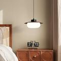 Lampe de plafond en noyer de style japonais rétro design Wabi Sabi et abat-jour en verre blanc laiteux.