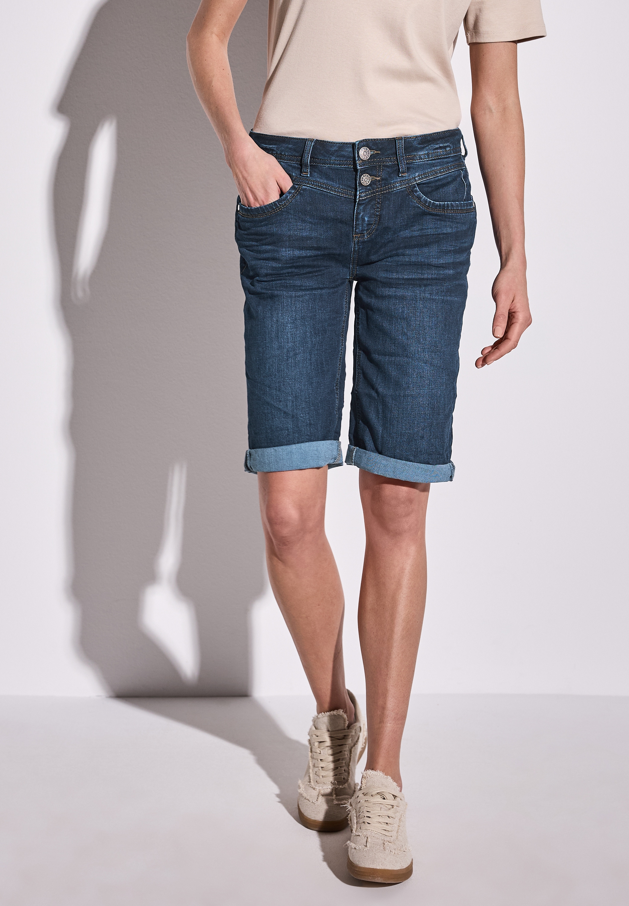 Comfort-fit-Jeans STREET ONE, Damen, Gr. 27, blau (schwarz indigo washed), Jeans, 72% Baumwolle, 27% Polyester, 1% Elasthan, unifarben, kurz, Jeans, aus Baumwolle mit Stretchanteil