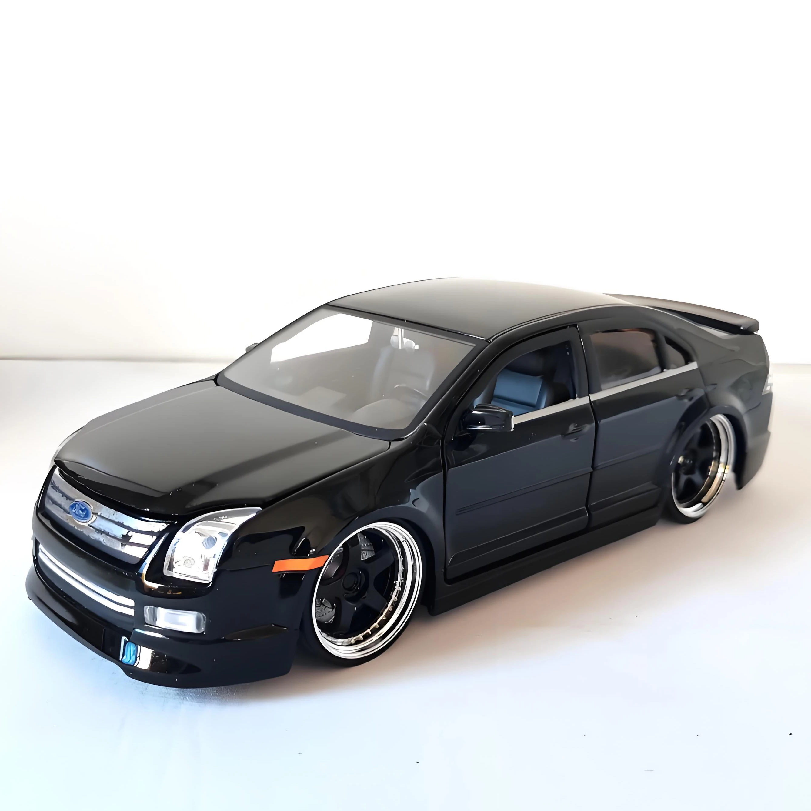 JADA 1:24 Ford Fusion 2006 Alloy Car Diecasts & Toy Vehicles Car Model Miniature Scale Model Car For Children