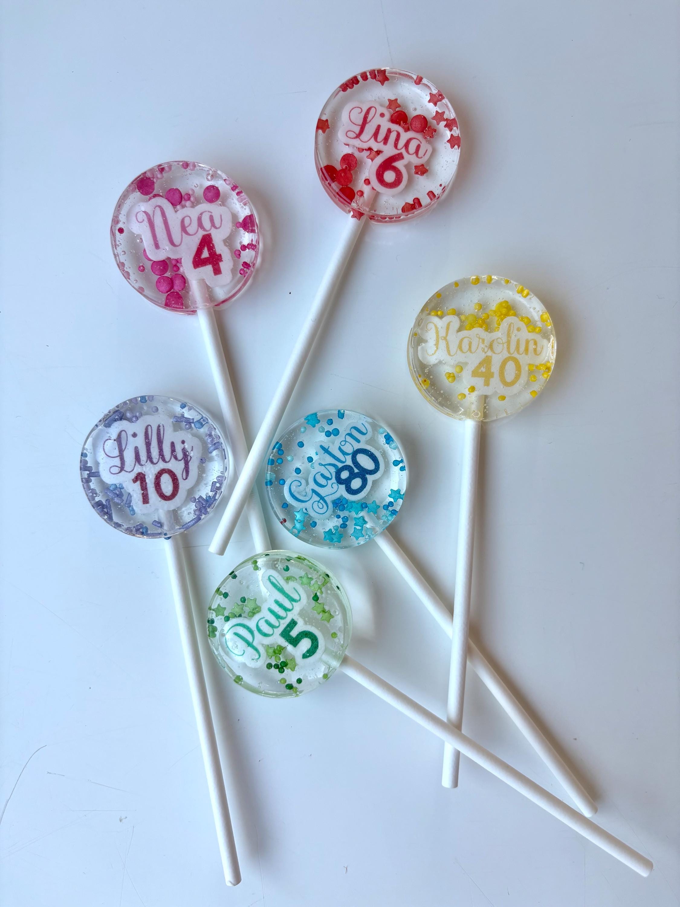 Lecca lecca personalizzato con nome ed età da 12 pezzi / regalo personalizzato Topper commestibile per cupcake / tappo per muffin / topper per torta r