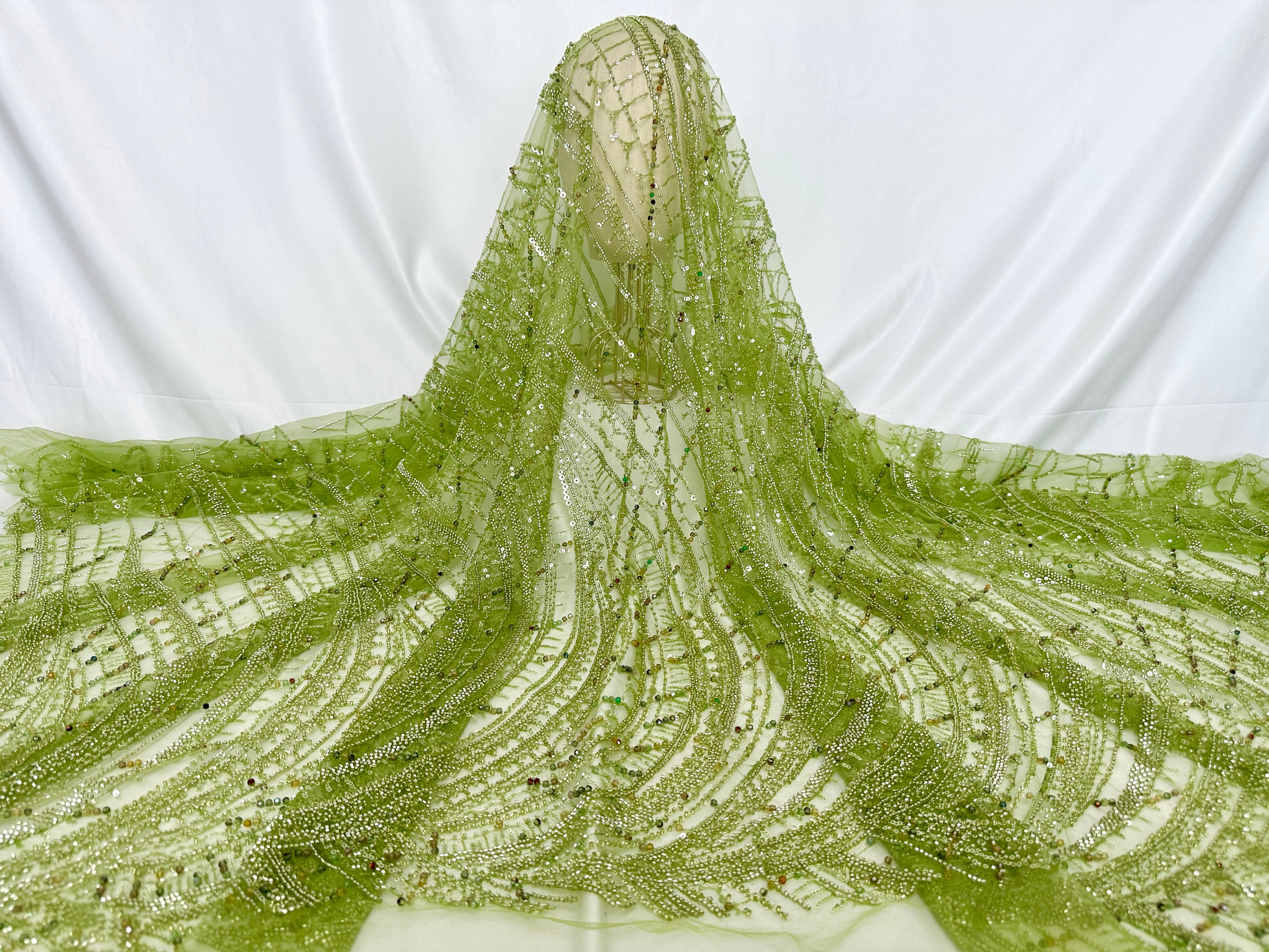 Tessuto di pizzo di perline pesanti verdi, tessuto di pizzo di paillettes, tulle per abiti alla moda, pizzo a rete, tessuto per abbigliamento