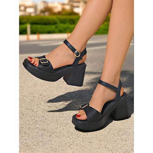 Women's White Platform Sandals with Buckle Straps – Trendy High Heel Sandals for Daytime Dates