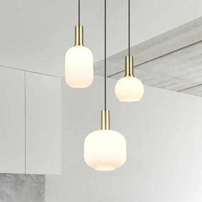 Trio Lighting Pendelleuchte Diva, 3-fl., messingfarben, opal, Glas, Metall Image