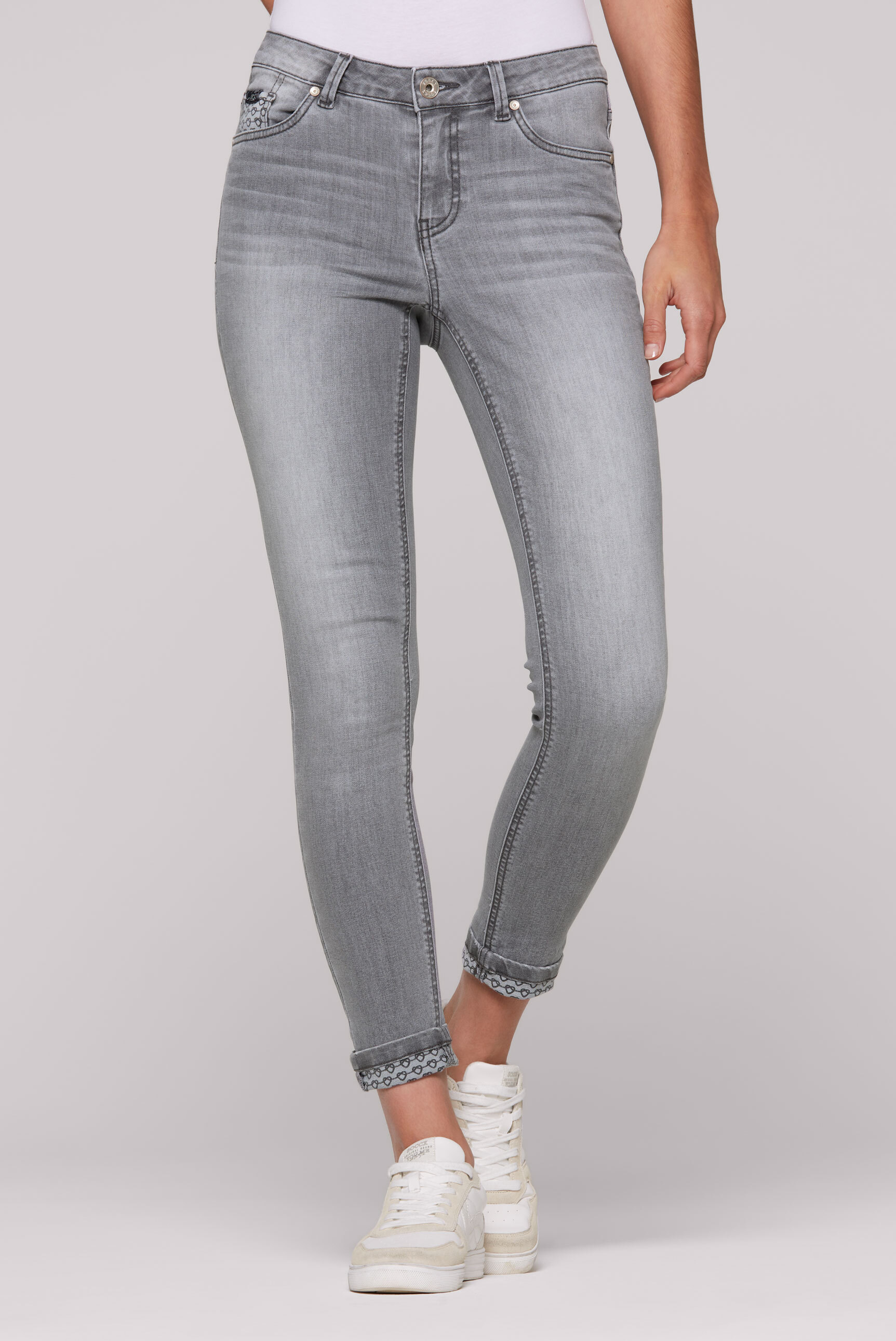 Slim-fit-Jeans SOCCX, Damen, Gr. 27, Normalgrößen, grau (light grau random), Material: 72% Baumwolle, 27% Polyester, 1% Elasthan, Zusatz: Enthält nichttextile Teile tierischen Ursprungs (Badge), Abriebeffekte, slim fit, Jeans Slim-fit-Jeans, mit...