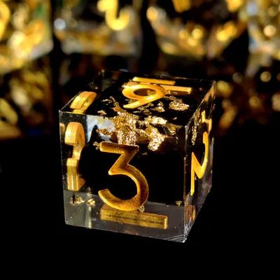 DnD Würfelset – 7-teilige transparente Harzwürfel mit goldenen Zahlen, polyedrische RPG-Würfel für Image