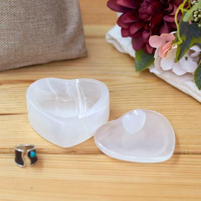 'Heart-Shaped Hand-Carved White Onyx Decorative Jewelry Box'