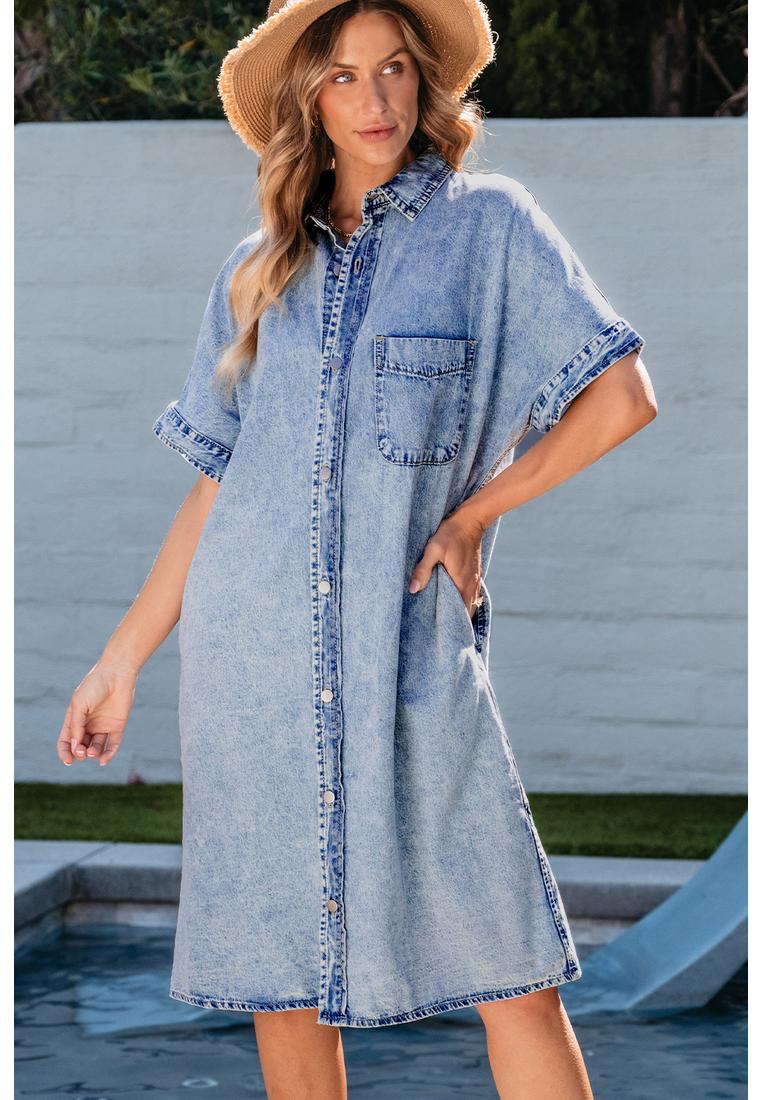 Himmelblaues, lockeres Hemd mit kurzem Arm aus mittelschwerem Chambray Image